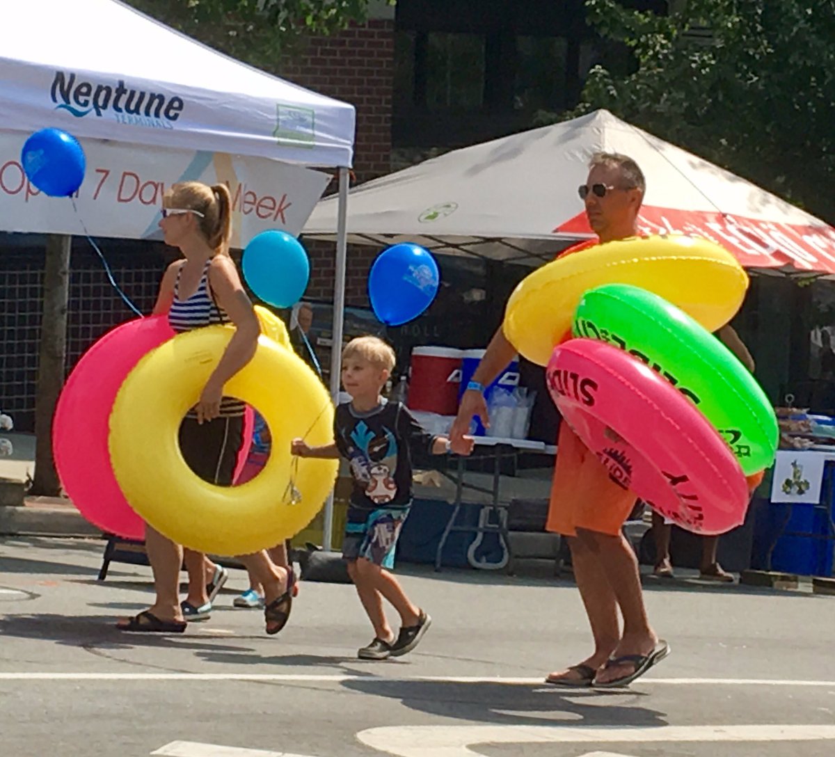 The most popular accessory on Lonsdale this weekend. #NorthVan https://t.co/JACYobOy7V