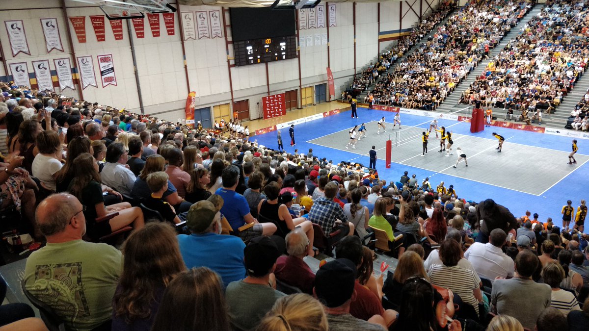 rds_sly's tweet photo. Volleyball (F)C'est salle comble pour le match de la médaille d'or entre le Manitoba et l'Alberta.
#JCG2017 #RDSca @2017CanadaGames @RDSca https://t.co/Mx1zs4VwOF