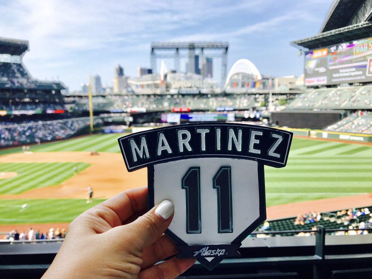 sandra_harms's tweet photo. So excited for tonight! #exce11ence #TrueToTheBlue #gomariners #EdgarMartinez https://t.co/iKyNQEufTL