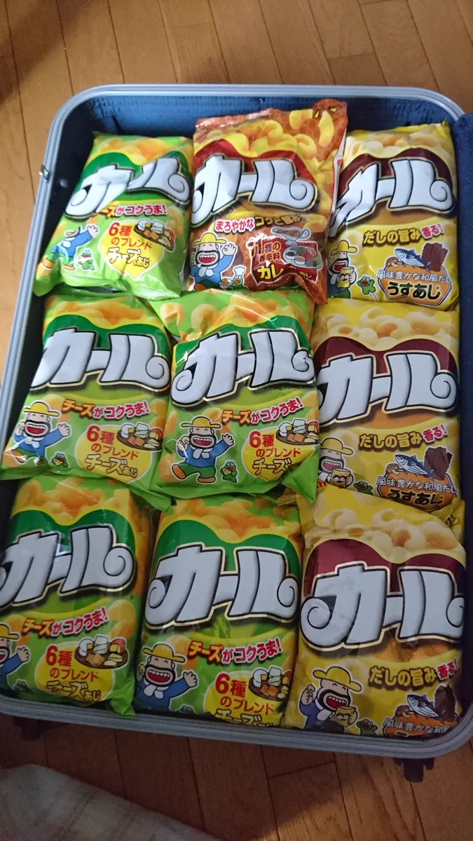 お土産がほぼ密輸状態w関西から帰省した息子のスーツケースの中身が衝撃的www