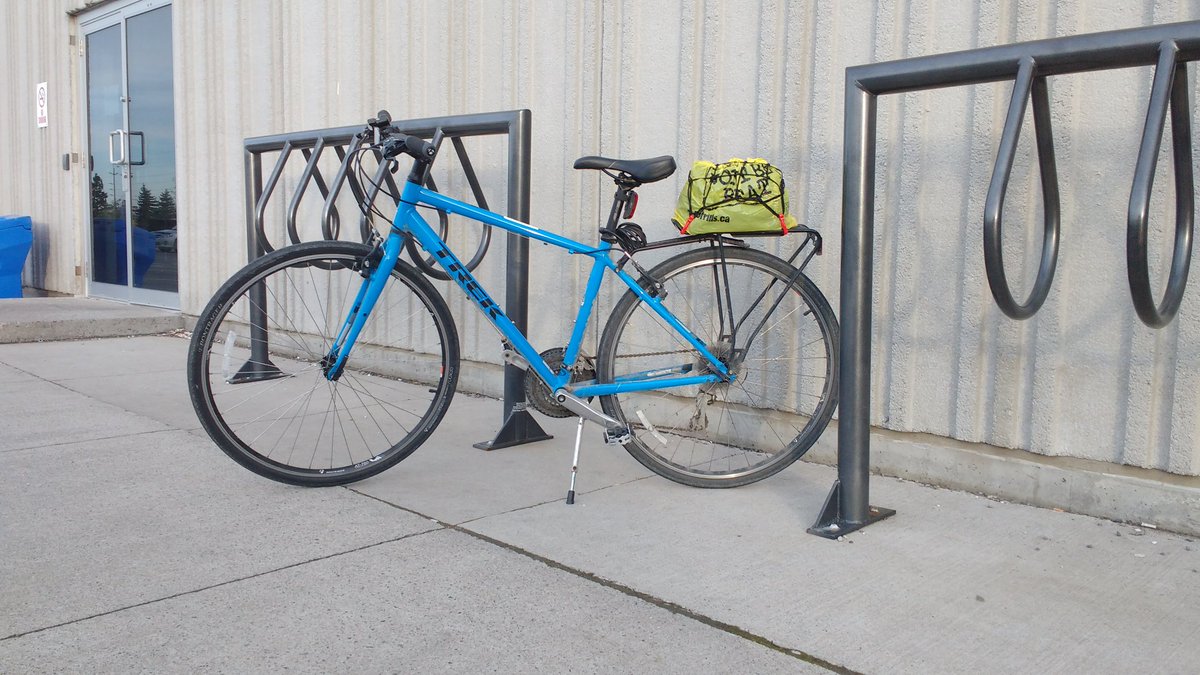 gutygg's tweet photo. My Trek blue #bikestolen   @Marriott 525 Bay St Aug 12th 2017 between 1-5 pm @TOBikeNetwork @TPSOperations https://t.co/6XY9oYJda1