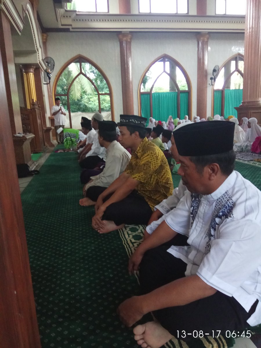 uptdblsari's tweet photo. Keg. kndali ibdh pgi ini di msjid Babussalam Ds Blsari diikuti sswa &amp; guru TK/SD/MI/MTs &amp; tkoh masy brjln lncr @a_azwarnas @sulihtiyono3 https://t.co/EV4vb6FLTQ