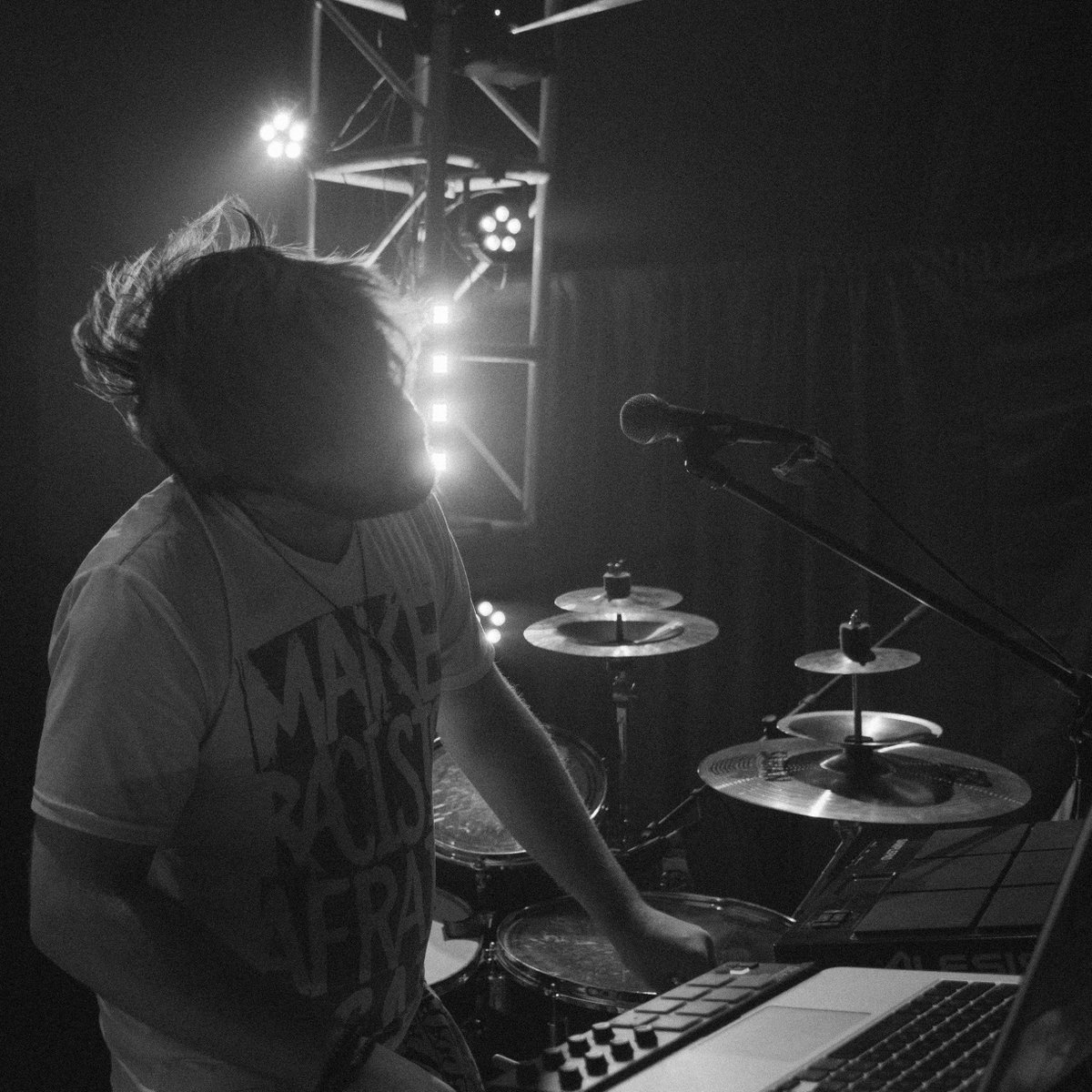 Gomi_Deer's tweet photo. .@edgedestroys' set at #Mplex2017 https://t.co/SV1spiMjR3