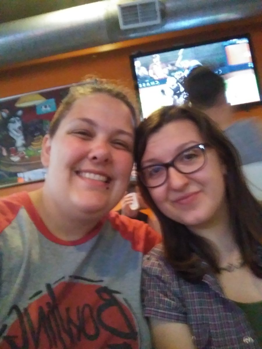 lexiplus's tweet photo. Enjoying the music and brews! Now just to wait for my sandwich! #ThePopper #CheesiesChicago #CheesiesTV https://t.co/xJBVz9T53T