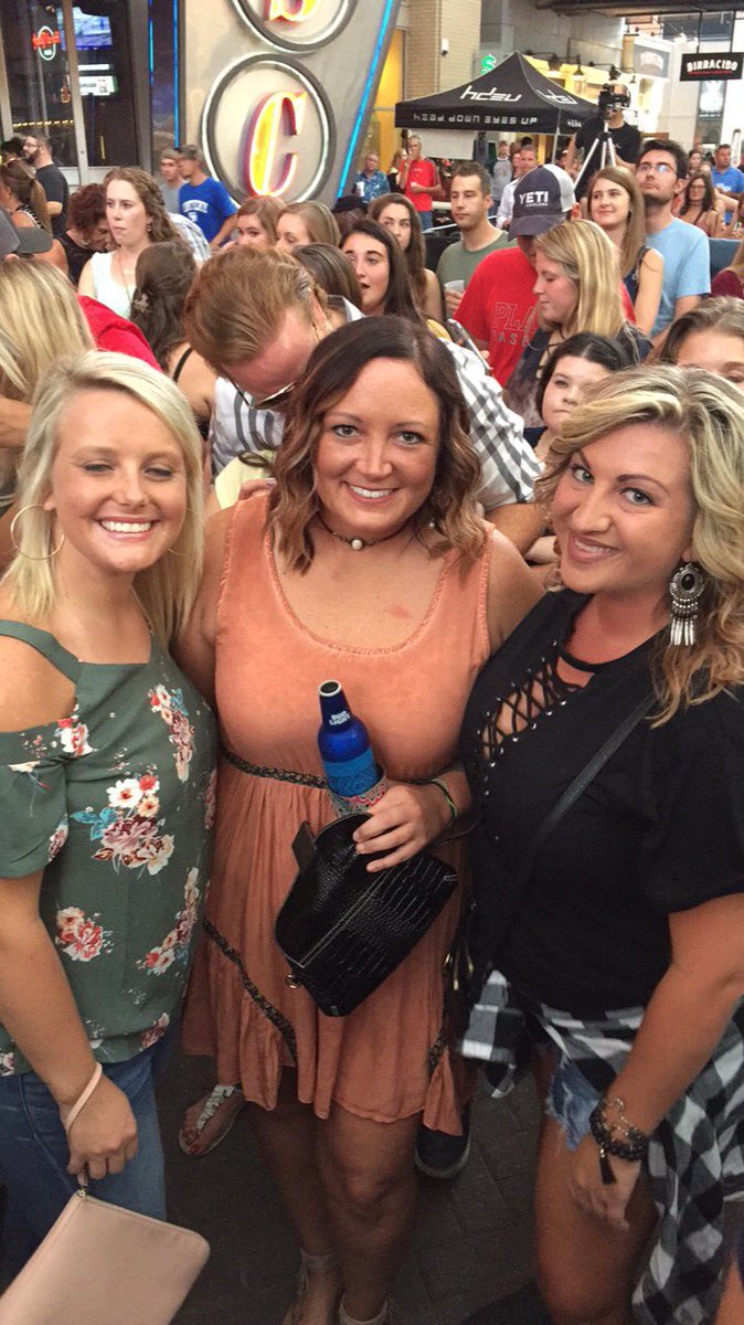 whit089's tweet photo. @ChaseRiceMusic hurry up bruhhhh #4thstreetlive https://t.co/GRxcYDdYun