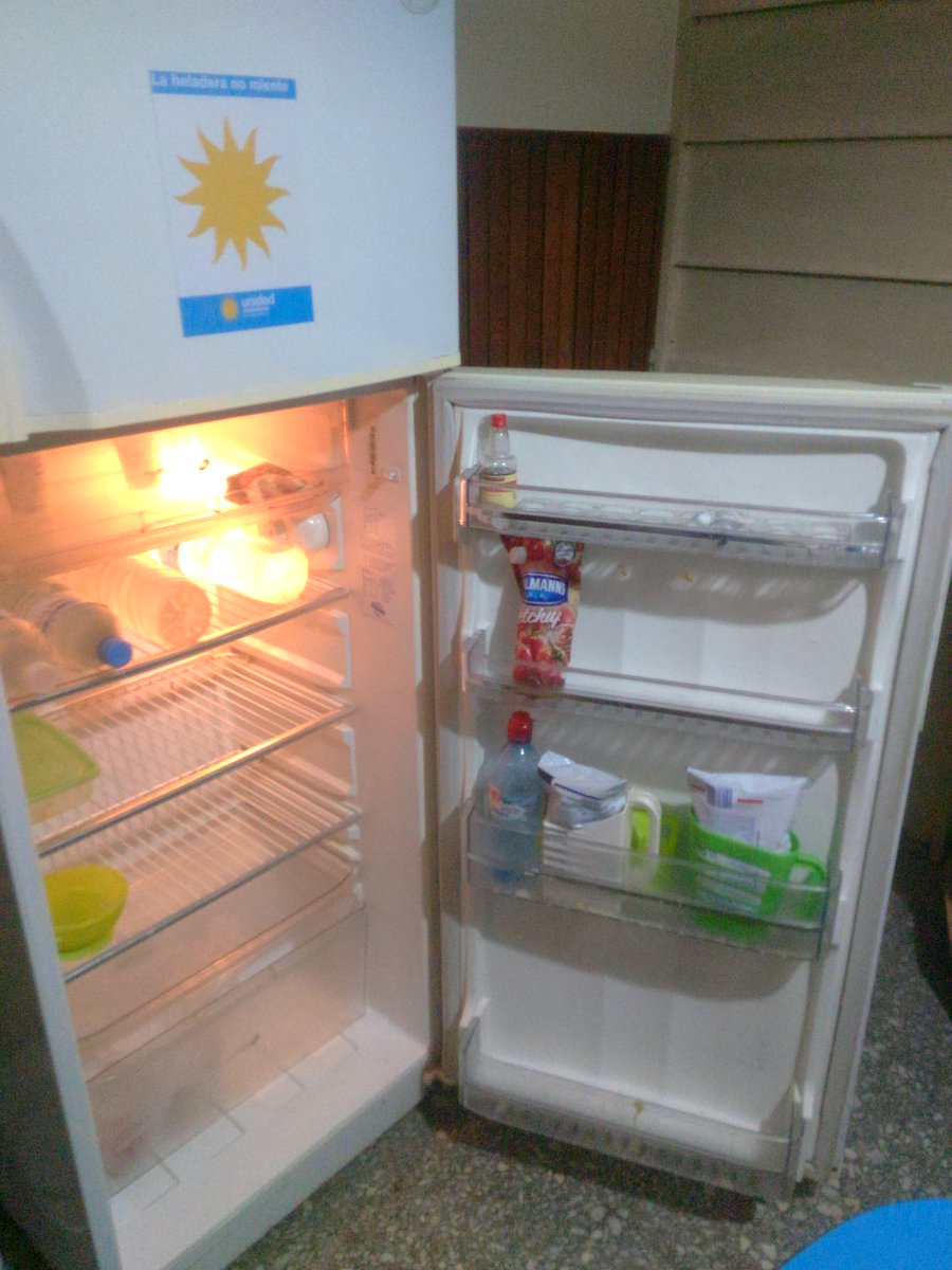 Gabitarosario's tweet photo. LA HELADERA NO TE MIENTE.
De refrigerar comida a congelar aire. Trabajábamos más, vivís peor. VOTA BIEN
#RossiAlCongreso #UnidadCiudadana https://t.co/201HHCrxsB