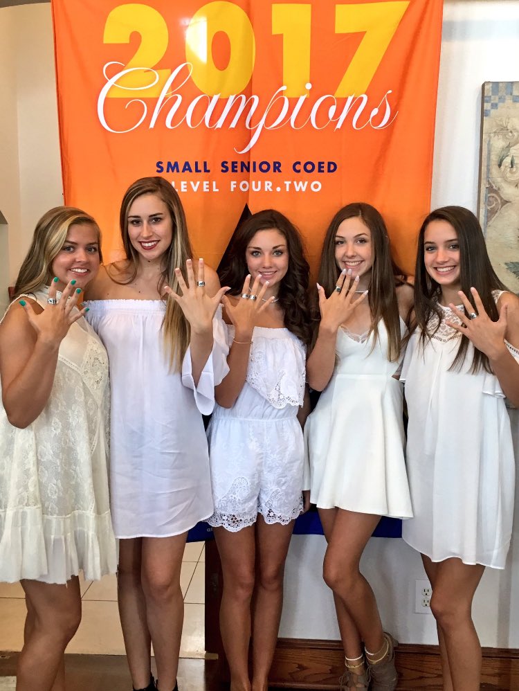 madicloud_'s tweet photo. 1st ring down...ready to work for #2💛💛💛💛💛 https://t.co/SFs9HlQz2r