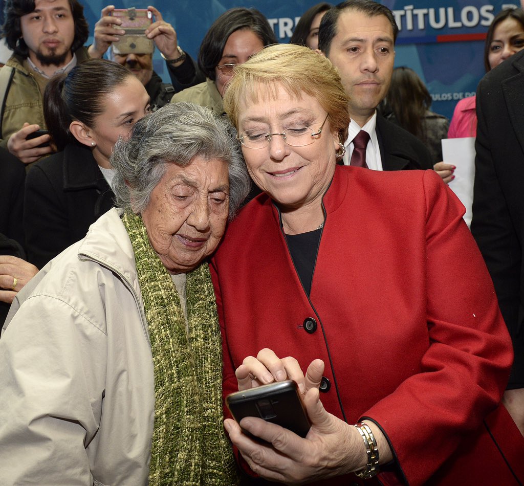 <a href="/enerulos/">▲eneuwus▲ (aka bot lésbico)</a> ¡Me he reído mucho con sus "Michelles" preferidas! Yo estoy tomándole cariño a la Michelle tuitera.