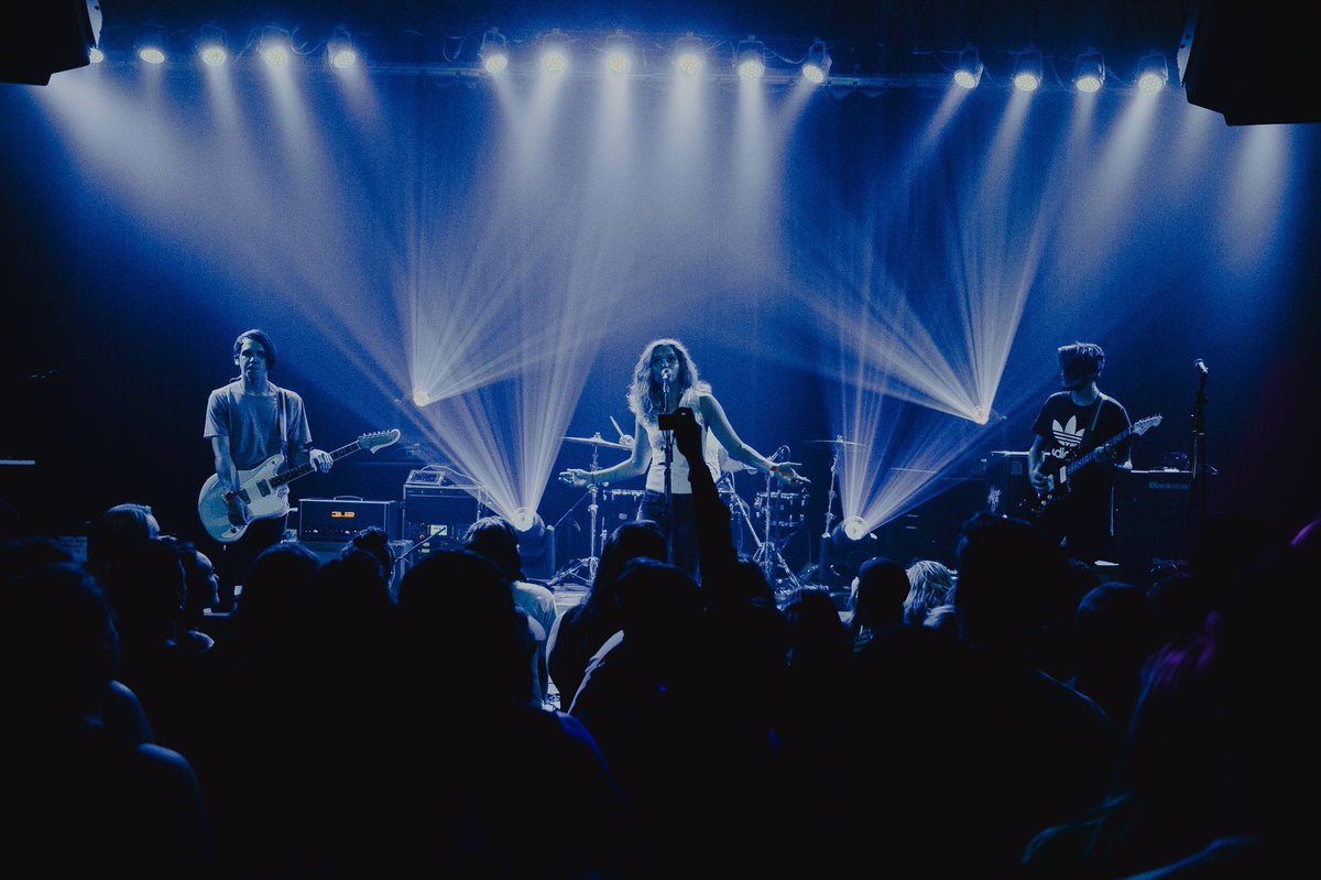 earlyjuneband's tweet photo. Wow, what a night. SOLD OUT Chicago never disappoints. #chicago #soldout #earlyjune #dreamers // 📸: @dontshootskrlx https://t.co/q4bmU6G0AW