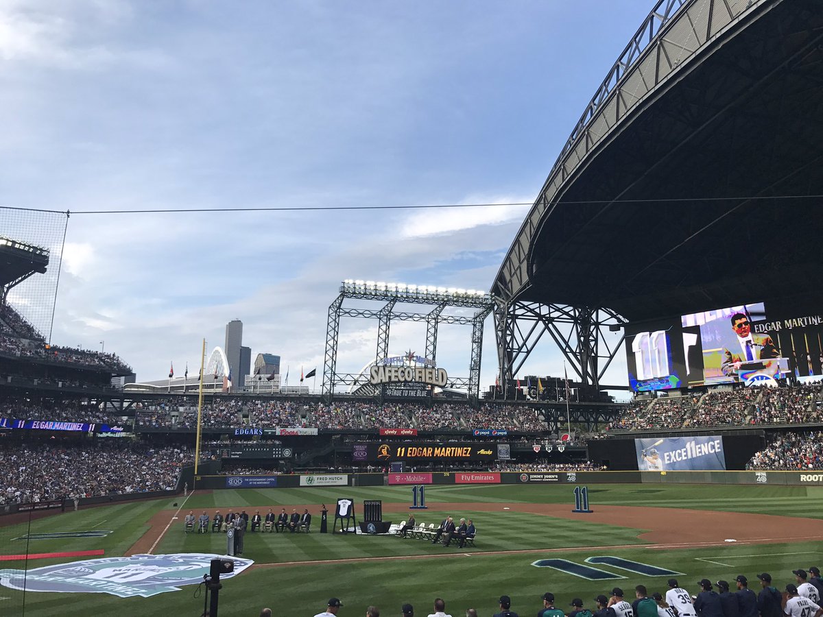 nikeblog's tweet photo. @Nelly_Mo - very moving experience at safeco for edgar. You here? https://t.co/DmvdrVfuMV