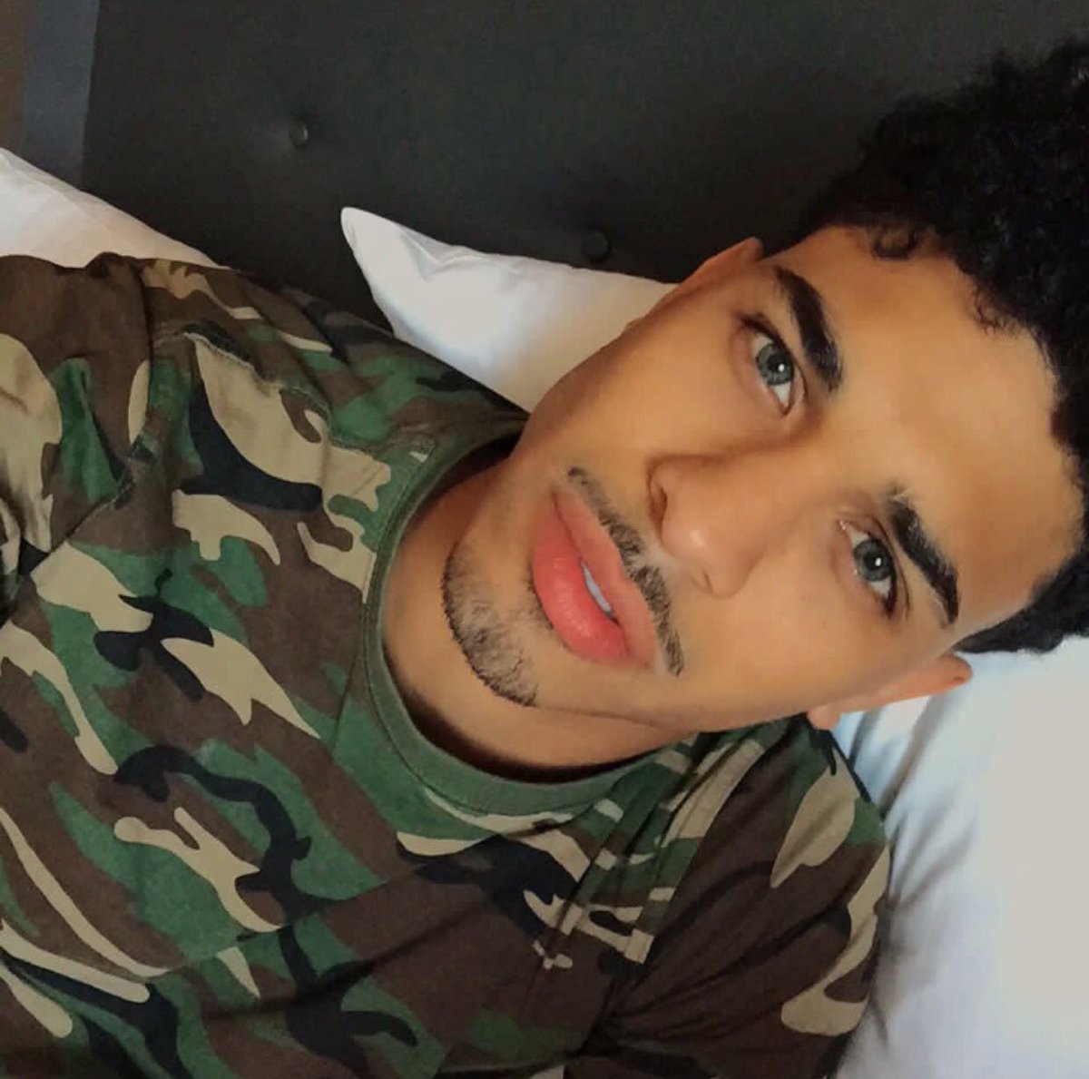 MachiaveIlian's tweet photo. Tell me what's on your mind...

new fake, like/rt 🍃 https://t.co/1yT7BMTGOY