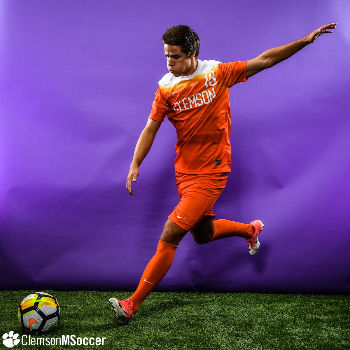 Harrison Kurtz's two goals propelled #Clemson past UAB in the Tigers' first exhibition. #ToughTogether

RECAP: clemsontigers.com/ViewArticle.db…