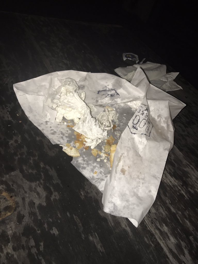 ScoutASH's tweet photo. one last beignet with the gals!!! @blakemadelinee &amp; anna L https://t.co/xI1EEdykWx