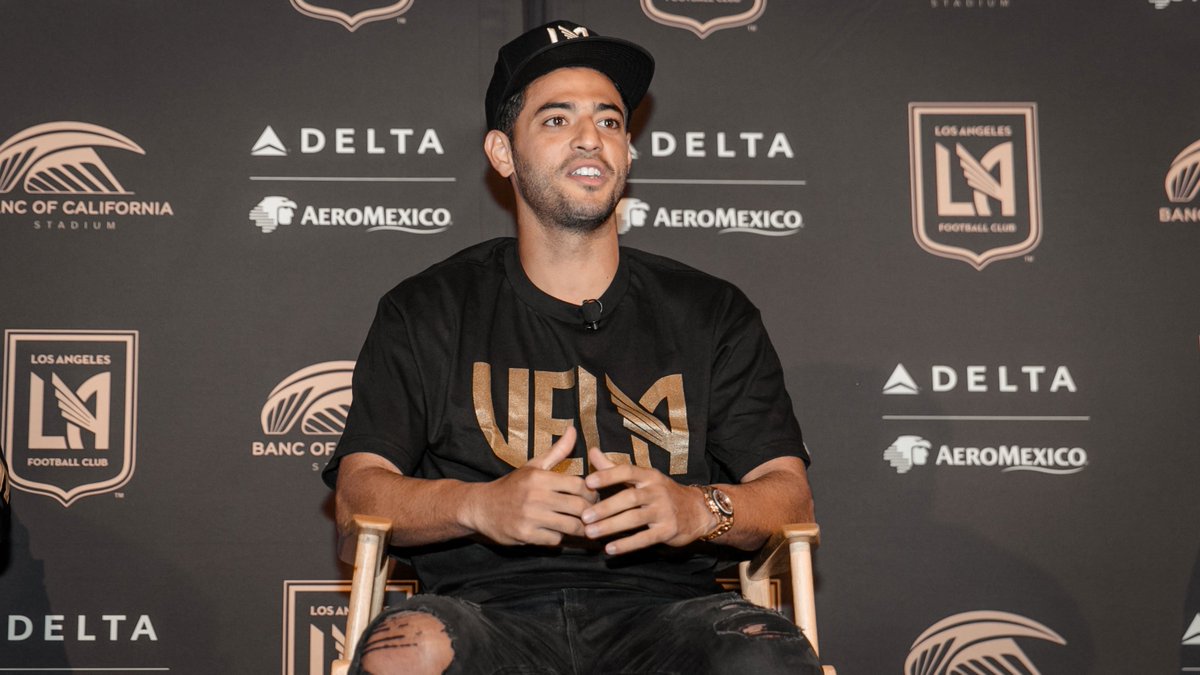 Carlos has his shirt. Get yours. #veLA mlsstore.com/LAFC_Gear/pg/1… https://t.co/nXPuKZd67k