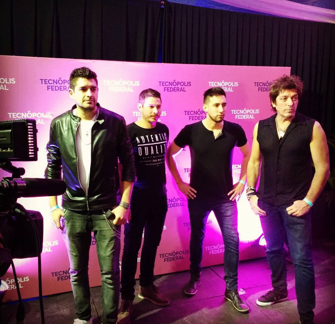 chuloguillen's tweet photo. @fdp_oficial La banda del Momento - Sábado 19 en Tecnópolis Federal Jujuy #elmomento #disco #Spotify #showtime https://t.co/myvMePH67b