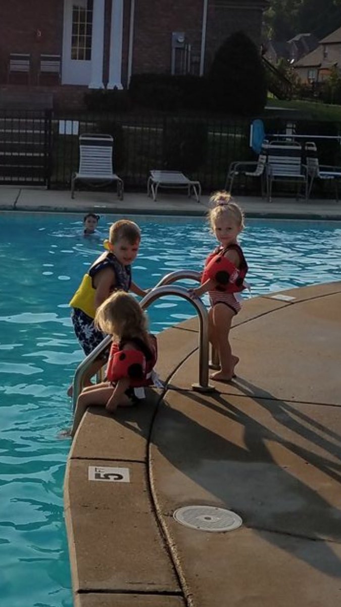 AndiAndNora's tweet photo. Pool time!!! #nashies are growing up #messybun #goinginthedeepend #bigbrother https://t.co/TBz4Gis5to