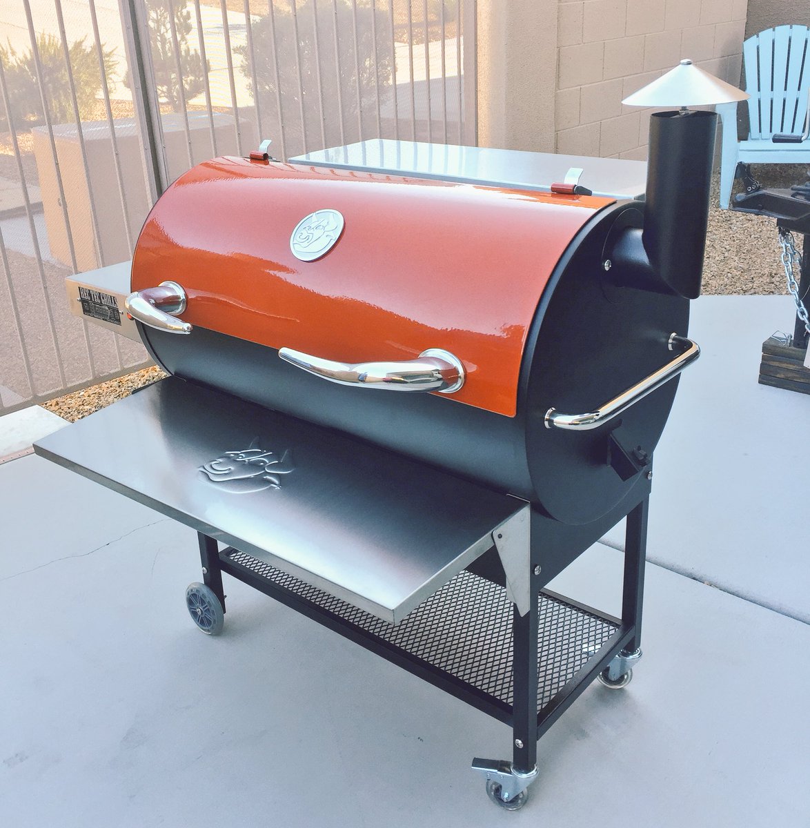 girlscangrill's tweet photo. I have a shiny, new toy to play with #teamrectec #rt680 #pelletgrill https://t.co/S8PBVOOeCQ