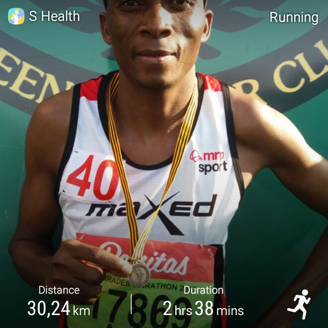 bhacea's tweet photo. I just love running even if knees are paining #iloveroadrunning #capetownmarathon #sowetomarathon #mustfall walala wasala #maxedelite champs https://t.co/z5TuycMYLG