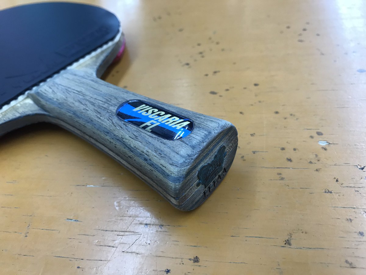 ゼネラルスポーツ 本日 お客様がラバー張り替えでお持ち頂きました ビスカリアです グリップエンドには 初期のバタフライが付いています 大変レアなラケットでした