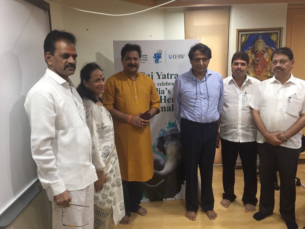 Suresh Prabhu in siddivinayak temple