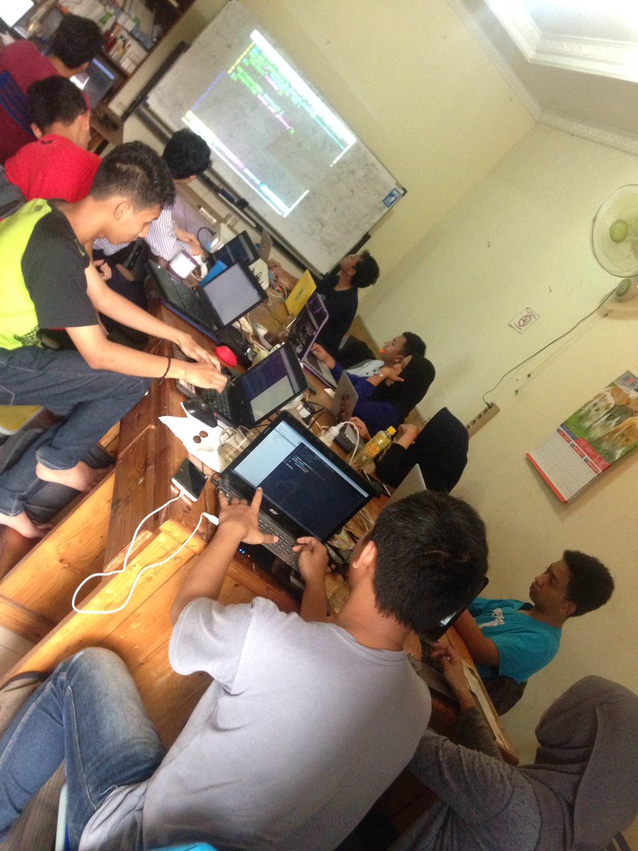 Ngoding skrip javascript dengan expressjs. Ini pak pemateri ngajak ngoding mulu selama selama belajar bareng #ExpressJS #KopinDrenges