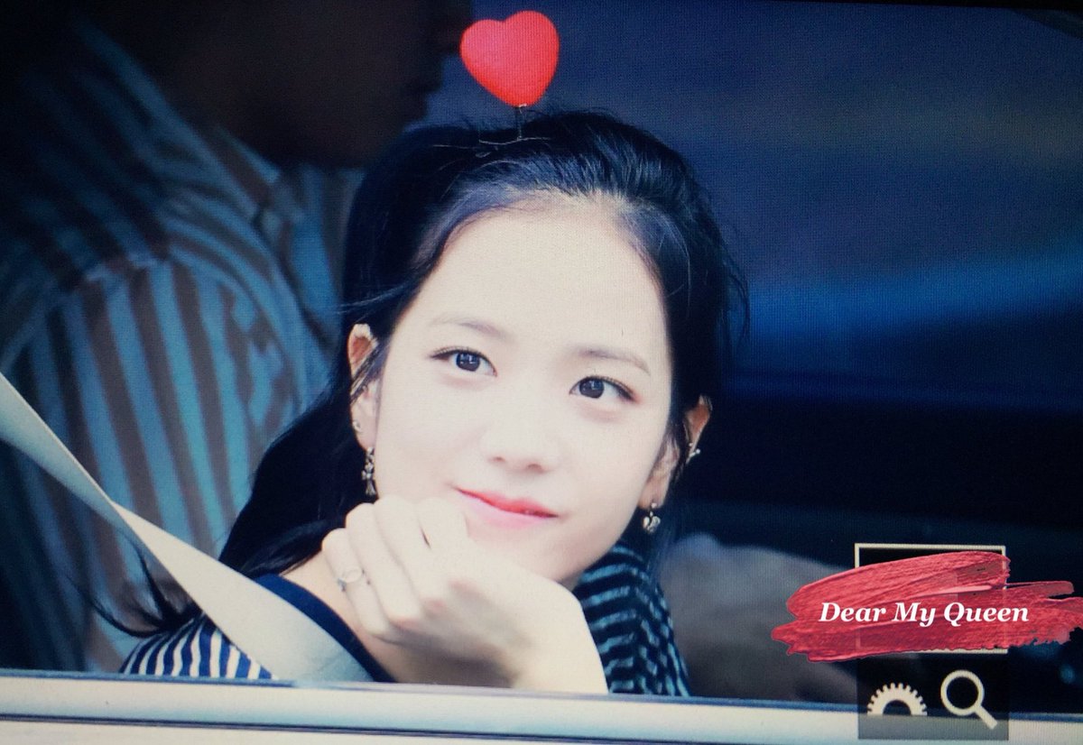 kimjisoo103's tweet photo. 170813 인가 퇴근 #블랙핑크 #지수 #blackpink #jisoo https://t.co/WnOcicH7kt