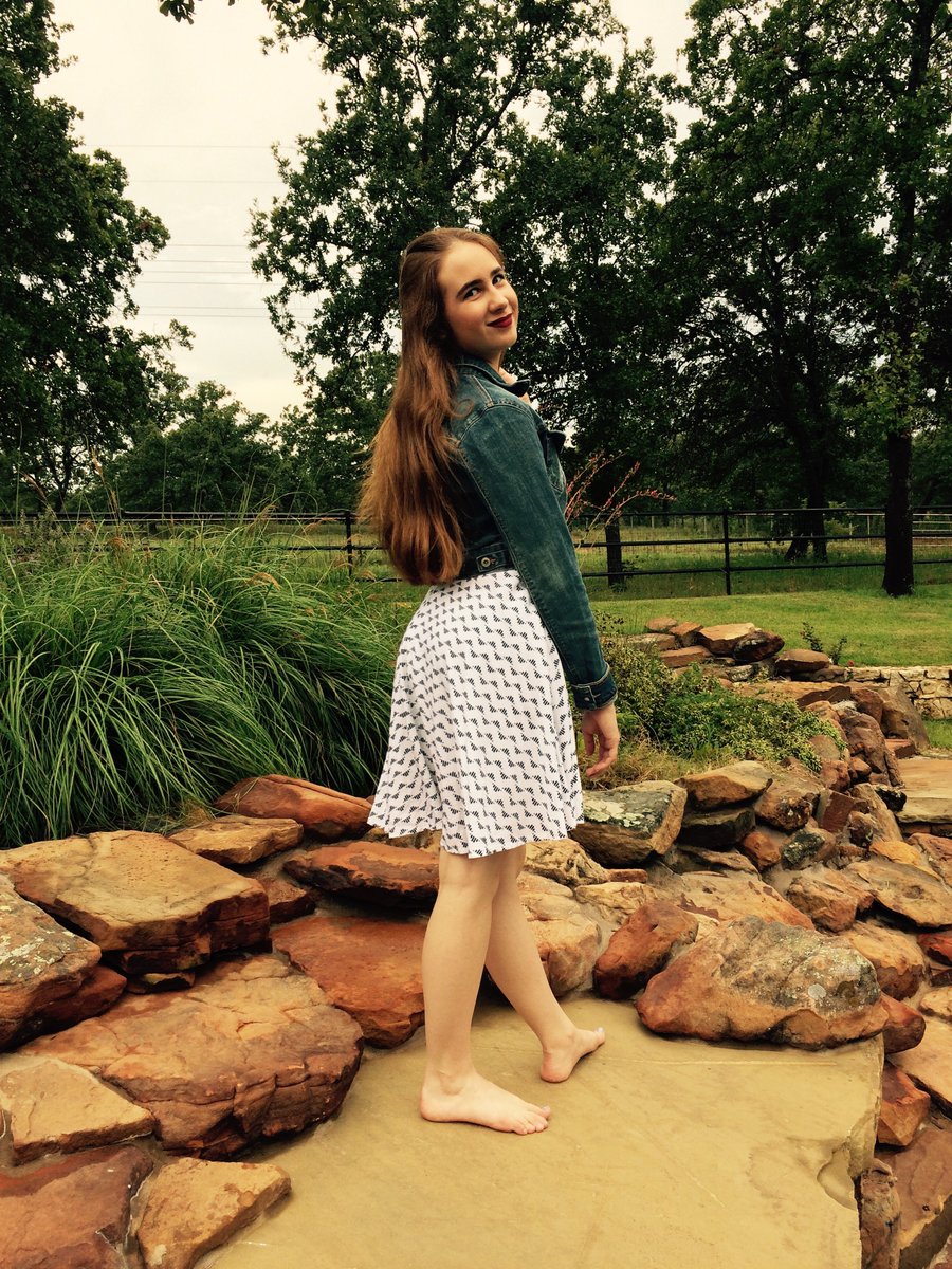 ems_brown13's tweet photo. Another rainy day = another photo shoot 📷😜 https://t.co/sVRfN9Dtma
