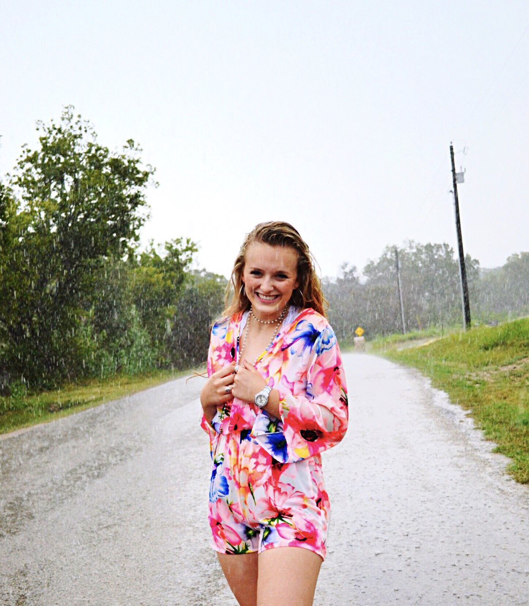 camm_lea's tweet photo. Rain makes me happy (: https://t.co/25mZv0oqjy