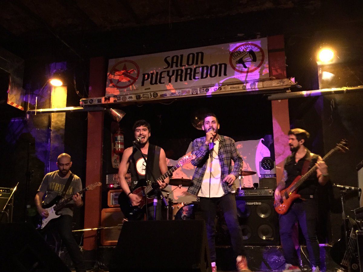 MusicalizandoOK's tweet photo. @eddlp_oficial abrió la noche en el @salonpueyrredon haciendo un terrible show!

Invit: Gonzalo de @ChanchaMuda

Próximo show: 8/9 en #CAFF https://t.co/5l2r1ae3B1