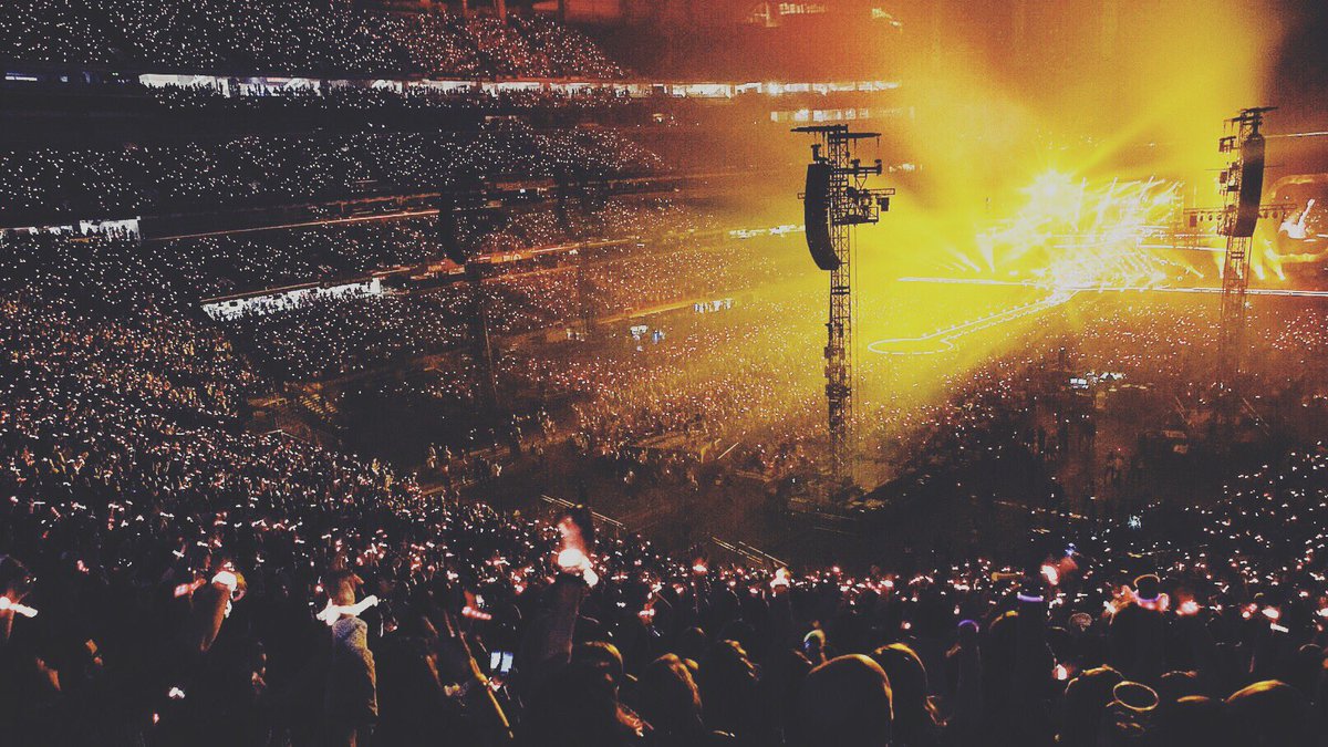 coldplay's tweet image. Fix You from the back.
#ColdplayMinneapolis
R42