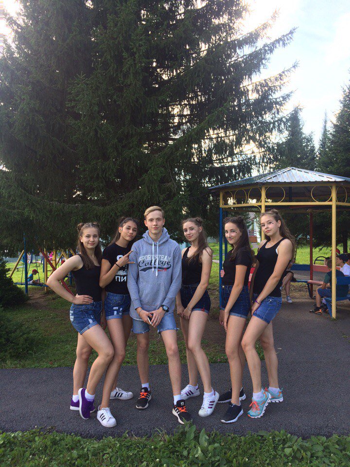 KatiM00's tweet photo. Вот и прошла самая офигенная смена. 😭😭 "Панды"🐼,3 отряд ,3 сезон,самые лучшие ребята💖😍 и самый топовый вожатый в мире - Пашка.☝❤ Люблю...💖 https://t.co/kEMCleTIwL