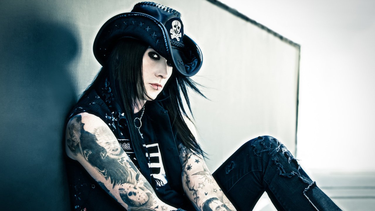 Happy 41st Birthday to Wednesday 13 