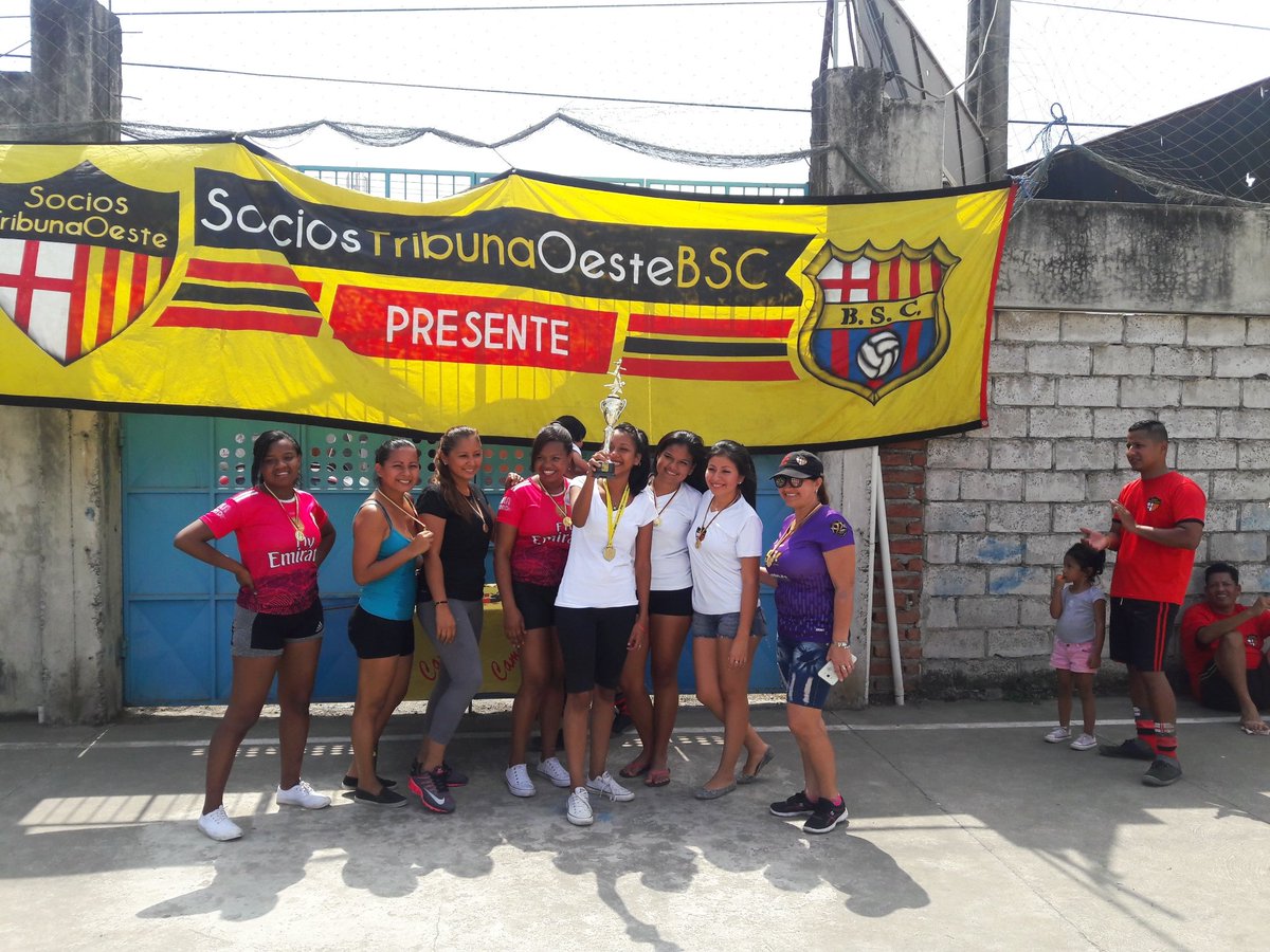 fredty_7's tweet photo. Integración #SociosTribunaOeste 
#PlayasPresente 😎 https://t.co/SAHYNC2YBf