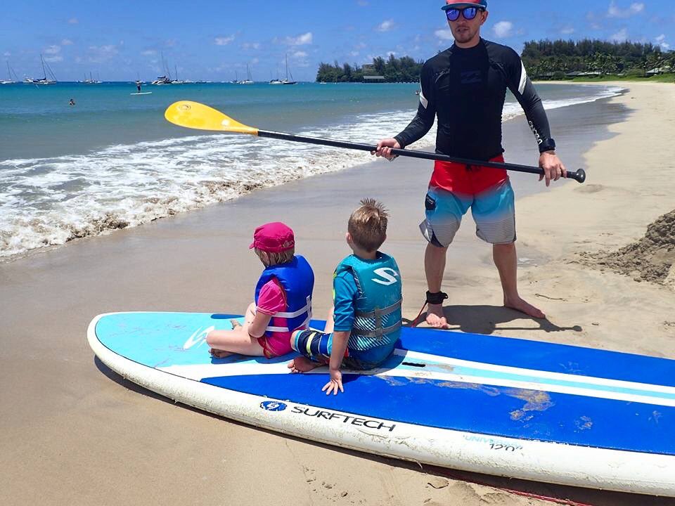 AWorldWithYou_'s tweet photo. One more shot to finish off #saturdaysurfing #saturdaySUP Aren't the kids cute? Starting them off right π #travel #hawaii #livealoha https://t.co/baH6RIxbfl