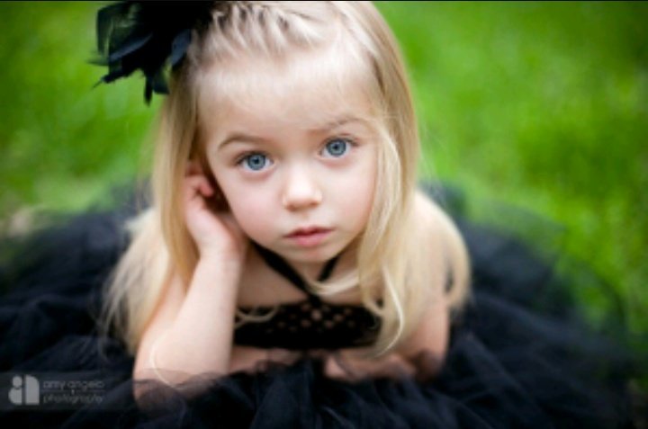 Mavis_TeaTime's tweet image. ~she looks scared it was going to rain soon and she got lost in the woods~