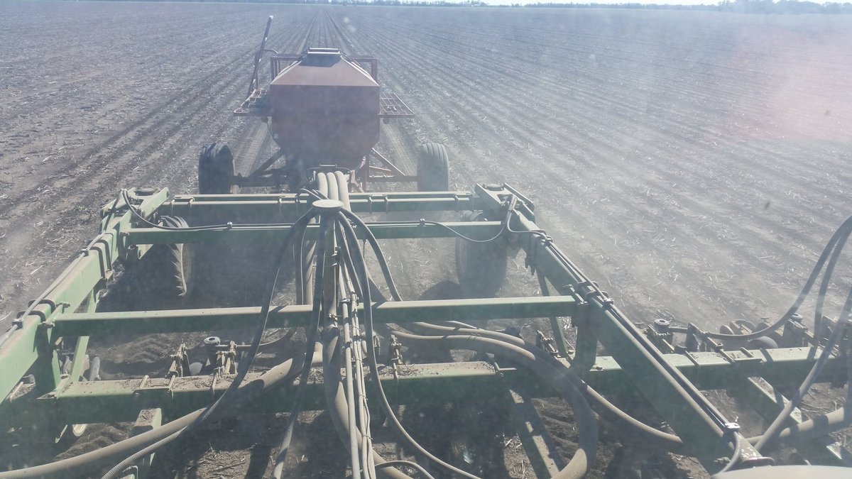 Warraboy's tweet photo. Their's a lot to like about 2cm #Trimble #gps system, on a 3 metre #ctf system. #ausag #agchatoz #nitrogenapplication https://t.co/pDpg0KcuOc