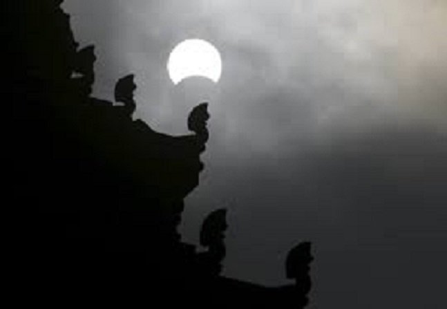 Solar_Eclipse_9's tweet image. A history of solar eclipses and bizarre responses to them  ow.ly/1Mqx30emQVV #solareclipse #solareclipse2017