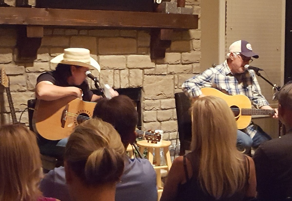 Emilee2525's tweet photo. Opportunities like this don't come often. When Tony Lane & David Lee play together you go. #masterstorytellers #legends #songwriters #music https://t.co/h1l65cii2C