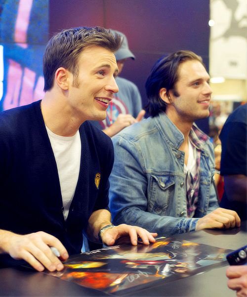 CEvansNews's tweet photo. #SebstantialSunday Happy Birthday @imsebastianstan | Credits to: https://t.co/Z9wXLQfkJS https://t.co/dXxGPPDnvi