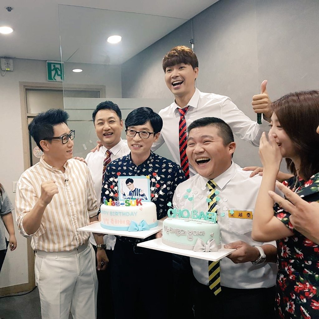 yujaeseok_news's tweet image. ＂유느님x차오슈하오 축하＂…'해투3' 패밀리, 생일파티 naver.me/FeQZXxG5

14일 유재석의 생일, 지난 9일 조세호의 생일을 축하하는 파티를 가진 것. 가족 같은 '해피투게더3' 멤버들의 모습이 훈훈함을 안긴다.