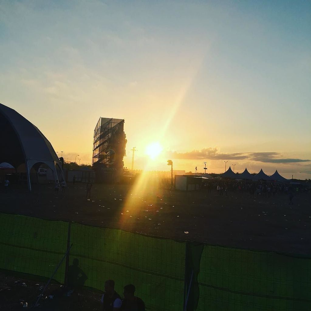Salii09's tweet photo. Aqui amanece pero hay q reventar como sea 😂😂😂!!!🤷🏻‍♂️🤦🏻‍♂️ #cerrando #comosiempre #lnytnz  #meduseando https://t.co/OywnATekNW