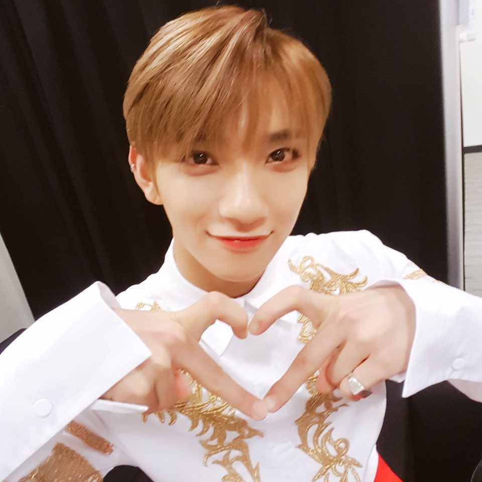 svtn_joshua's tweet photo. 오늘 하루도 잘 지냈어요? 사랑해요♡ @ChouTzuyu_twt 💕 @Leader17Scoups @svtn_seungkwan @Svtn_17hoshi https://t.co/LVARjfr6nM