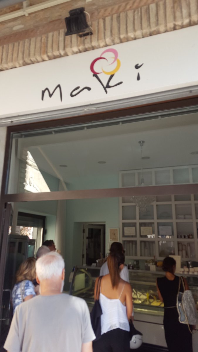 Pres80's tweet photo. Ecco 10 buone ragioni per preferire le Marche a una come te. E un gelato da Maki! @GelateriaMaki #Fano #Marche #Casa https://t.co/aDXBcmMeTL