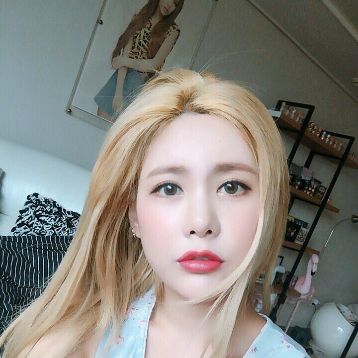[QSTAGRAM] 화장은 다 했는데
머리 하기가 너무 귀찮다.......😥
