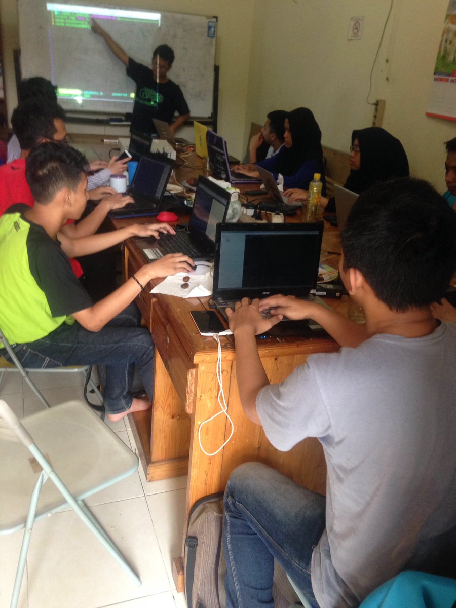 Menulis kode javascript #NodeJS