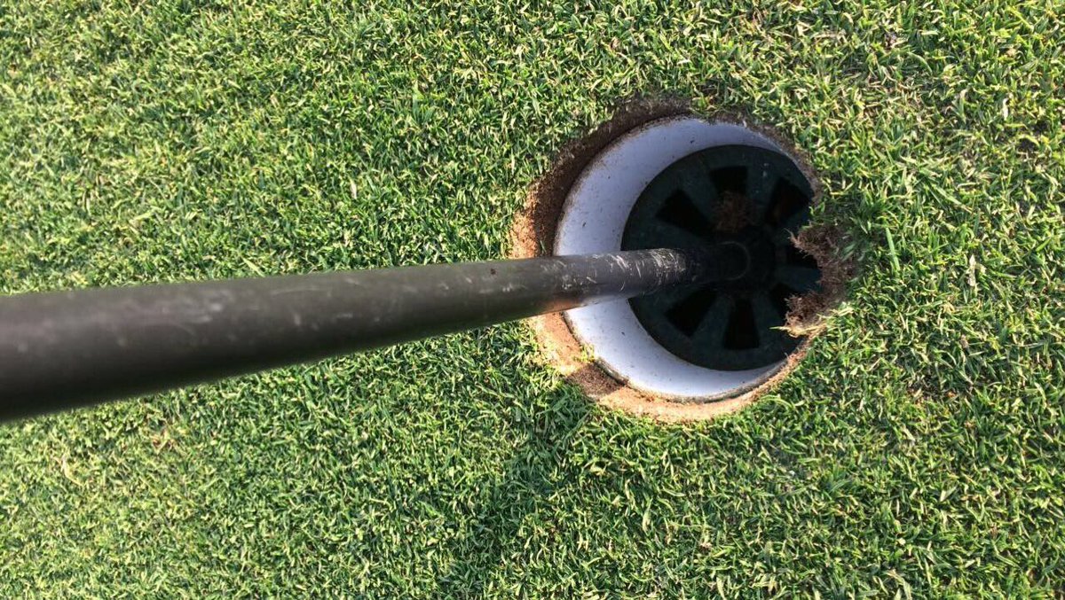TimWard96's tweet image. Not a bad place to land your 5 iron on 200 yard par 3....someone please explain how this didn't stay in the hole🤔
