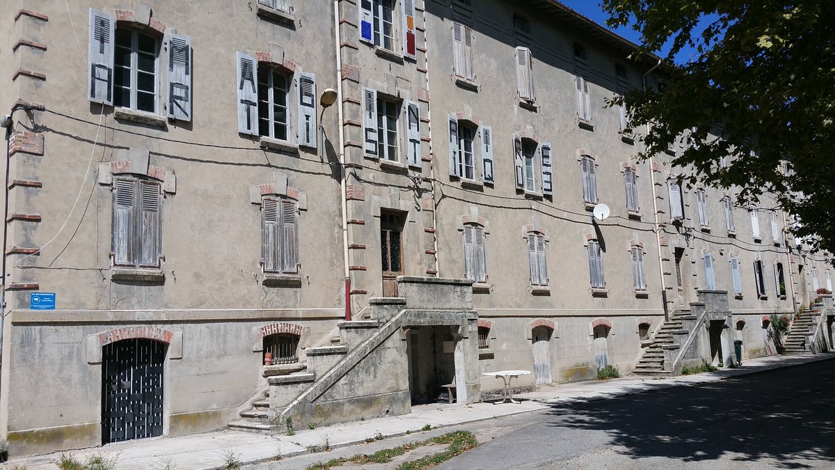louismoulin's tweet photo. Oh la bonne nouvelle : il y a désormais quelques ateliers d'artistes dans la cité Lafarge du Teil #Ardeche #ar07 https://t.co/IXIUEw66xP