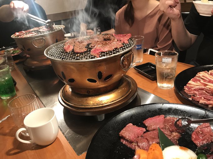 「肉 テーブル」のTwitter画像/イラスト(古い順)