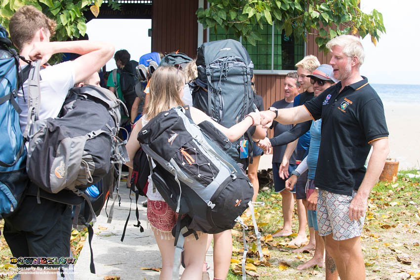 divedownbelow's tweet photo. Team #Sompoton fm @CampBorneo end #1MonthAdventure Borneo! time2 say goodbye @divedownbelow Team & #GayaIsland bt time for some pix first ;) https://t.co/Ue4bfHq03l