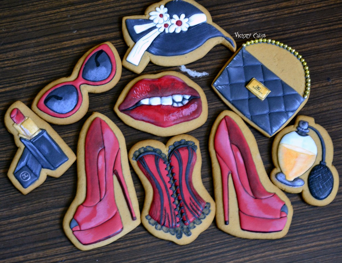 Victory_Cakes's tweet photo. Пряничные наборы по любому поводу и для любого возраста. А также обучение росписи пряников индивидуальное и групповое. По всем вопросам в лс https://t.co/MQeZaXdFyv